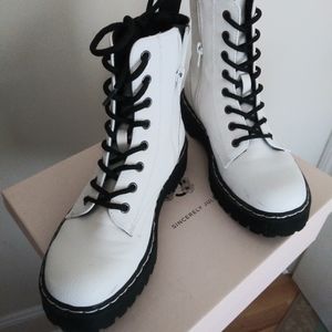 Combat boots